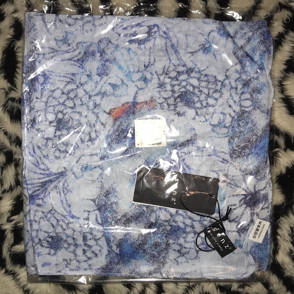 Senz bandana blue with a pearl earring New 🍒